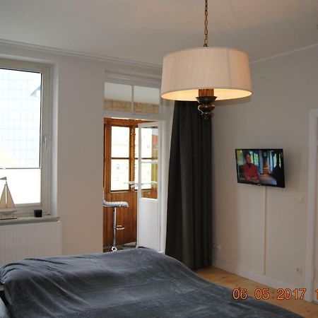 Ruhige Ferienwohnung In Der City Koenigswohnung Kiel Exteriör bild