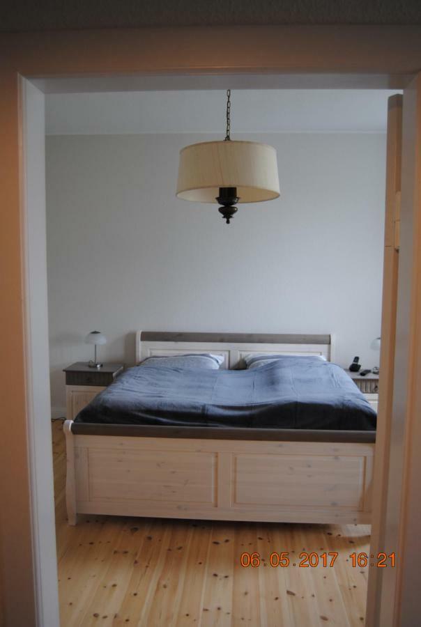 Ruhige Ferienwohnung In Der City Koenigswohnung Kiel Exteriör bild