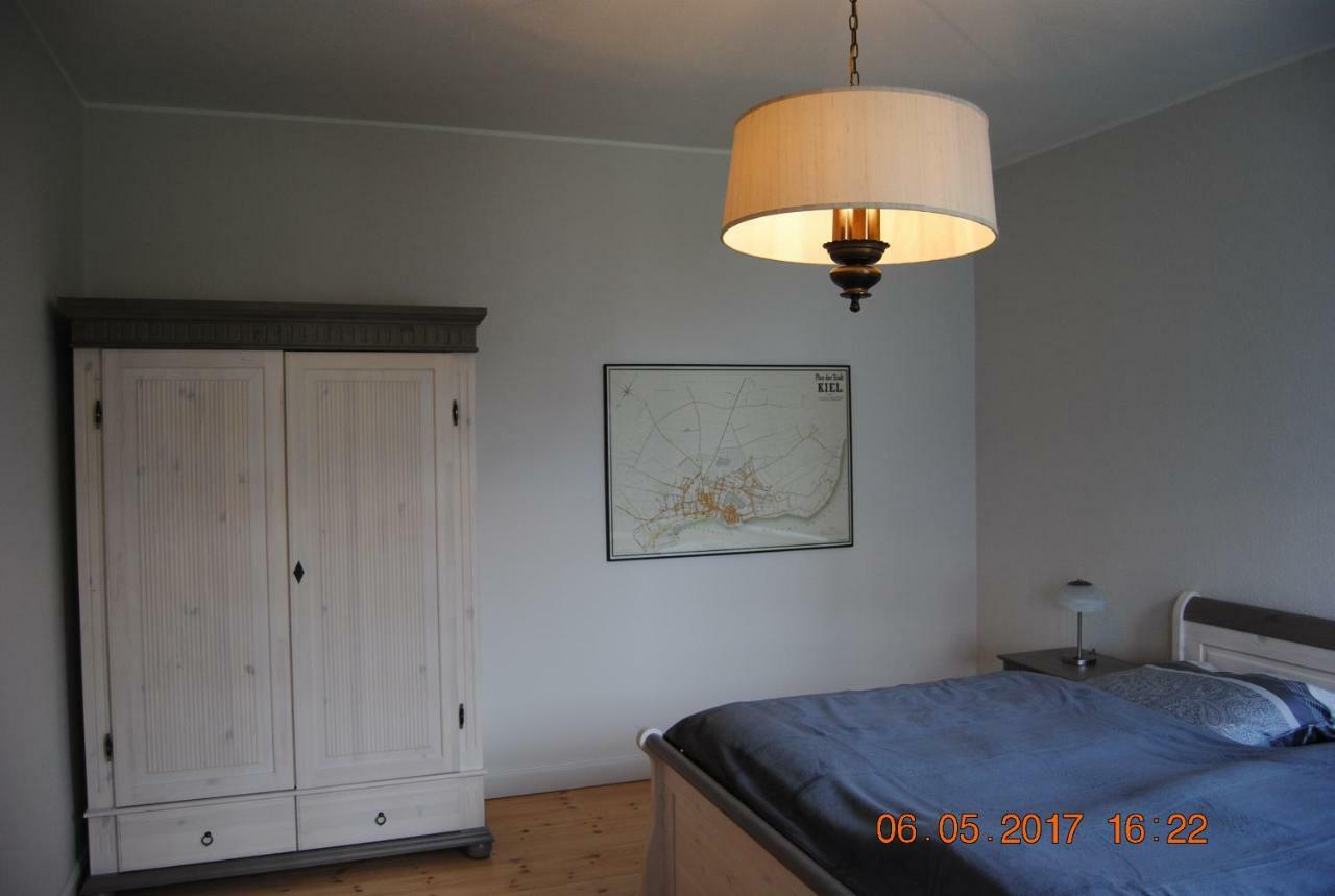 Ruhige Ferienwohnung In Der City Koenigswohnung Kiel Exteriör bild