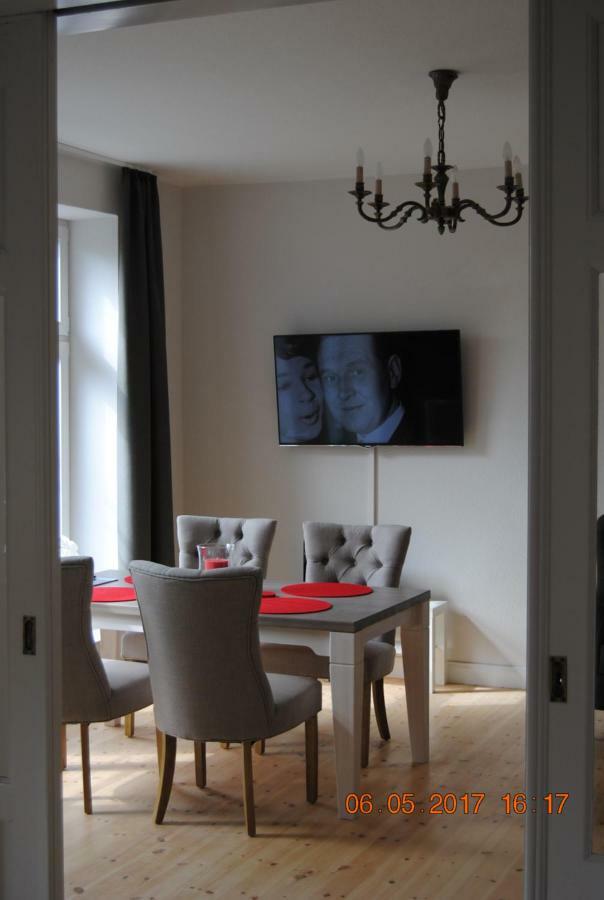 Ruhige Ferienwohnung In Der City Koenigswohnung Kiel Exteriör bild